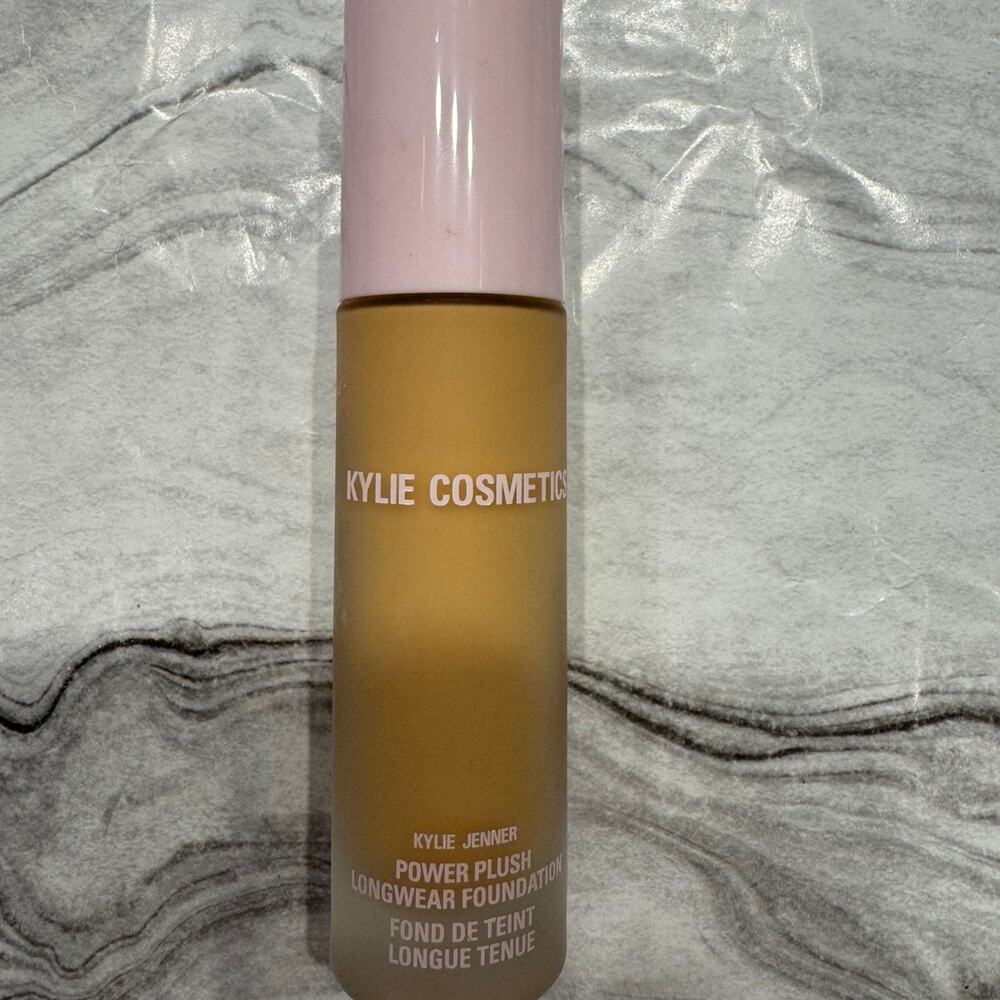 Kylie Cosmetics Power Plush Longwear Foundation Shade 5W